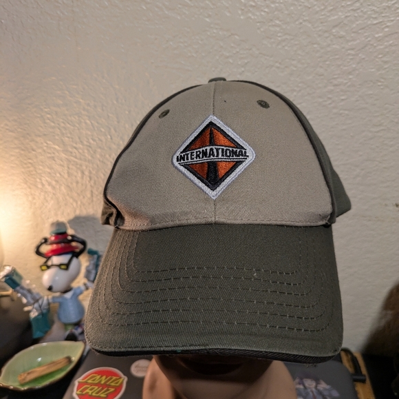 26 International Men's Tan Baseball Cap. - Picture 1 of 5